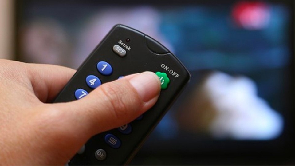Khởi động lại tivi TCL