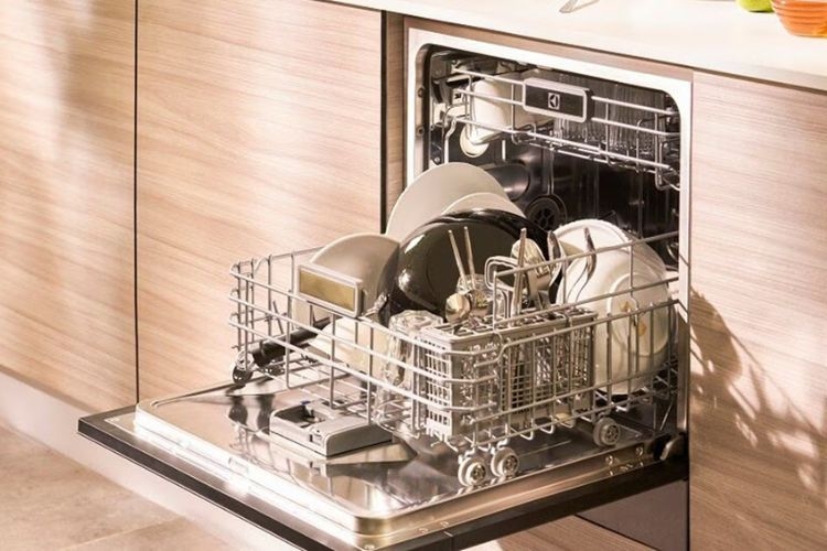 Có nên mua máy rửa chén Electrolux?