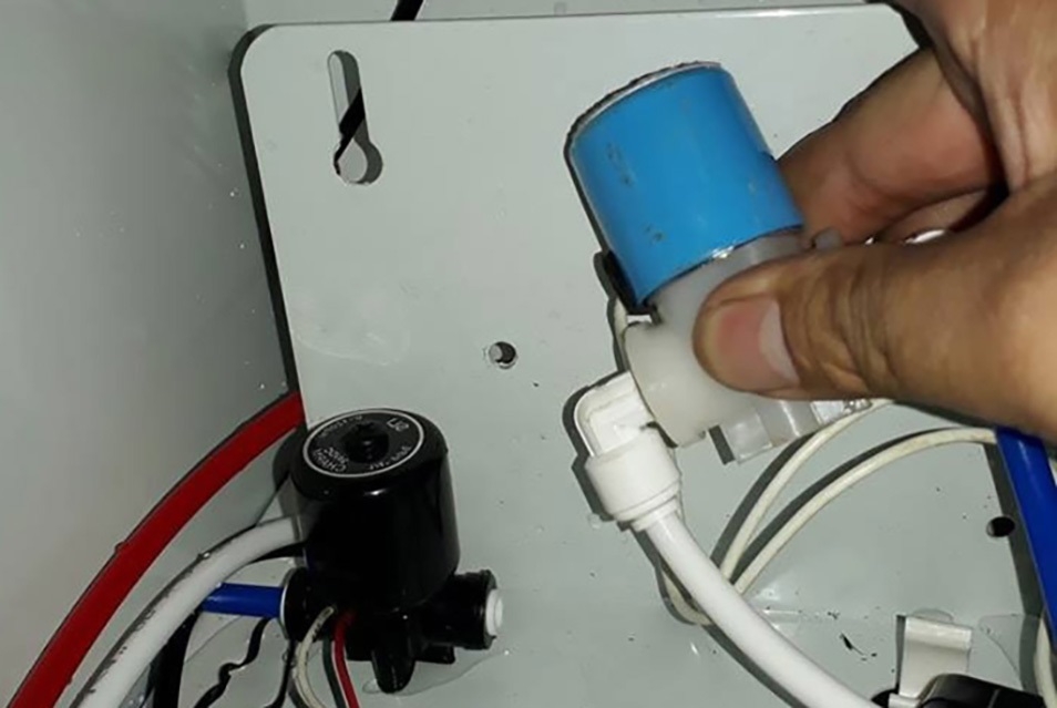 Máy lọc nước vẫn chạy nhưng không có nước  4