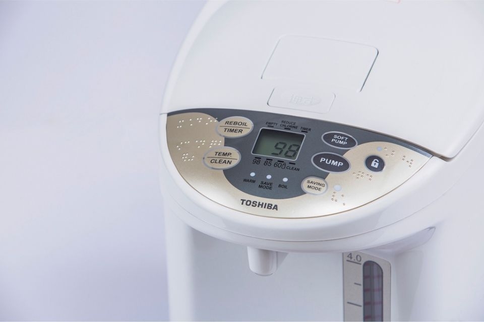 Bình thủy điện Toshiba được trang bị bảng điều khiển chi tiết