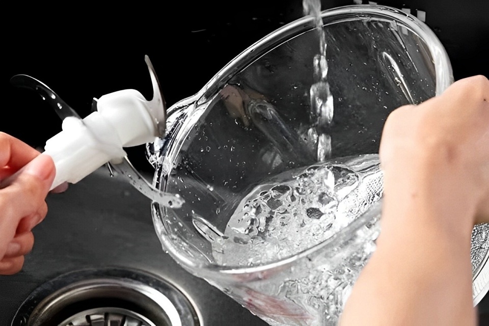 Xay thịt bằng máy xay sinh tố 2