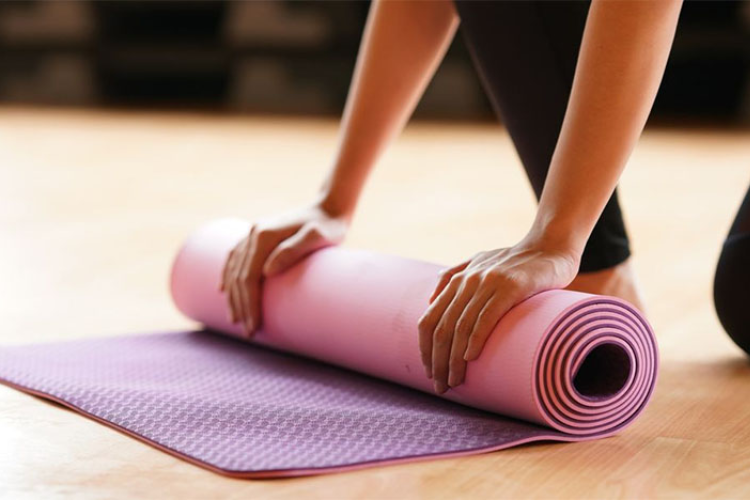 cách giặt thảm yoga 6