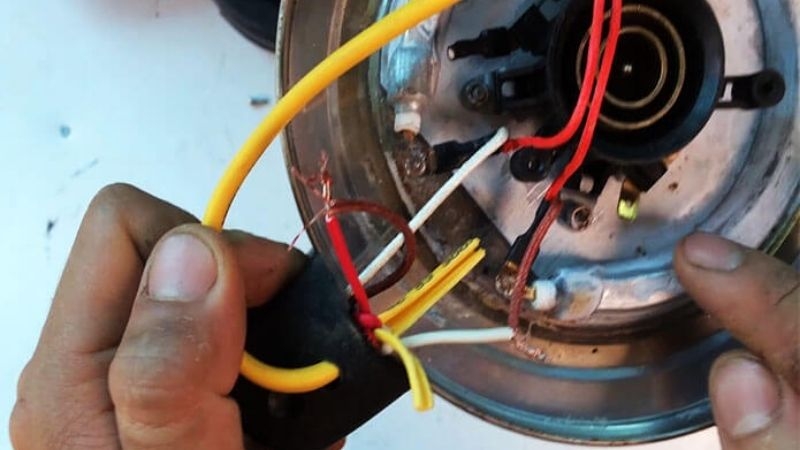 Ấm siêu tốc không sáng đèn (ảnh 3)