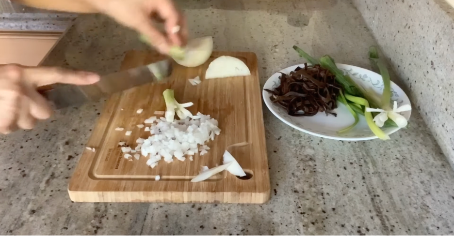 2 cách làm bánh giò chay (Hình 5)