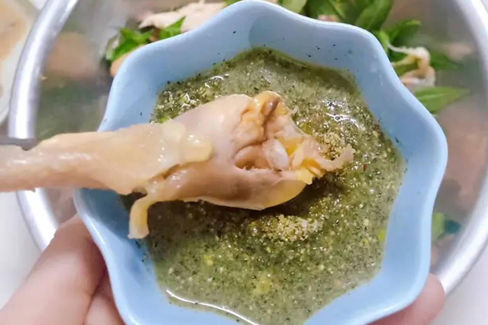 Bí quyết làm muối rau răm thơm ngon.