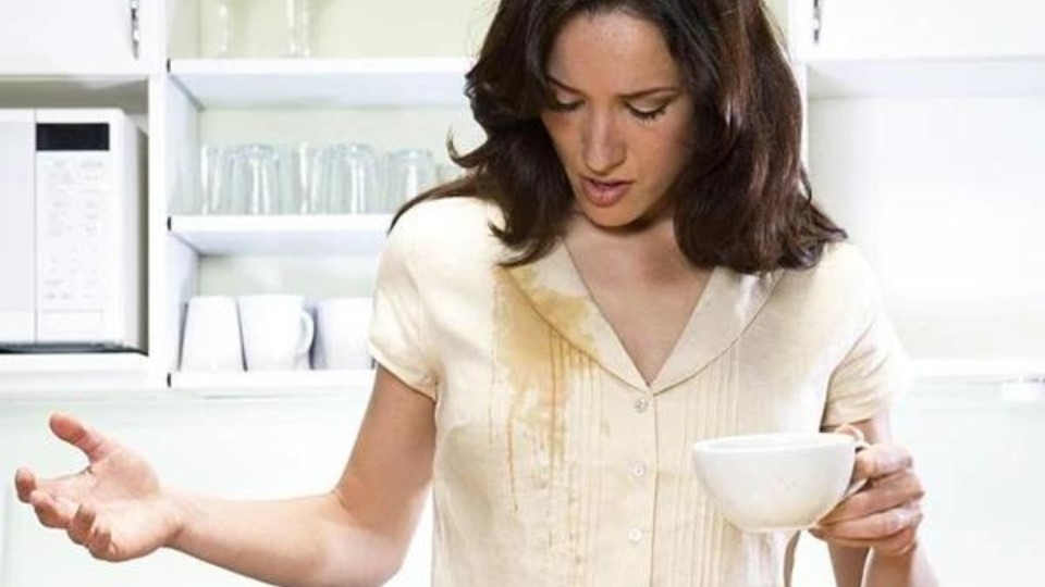 Tẩy vết cà phê, nước trà trên quần áo