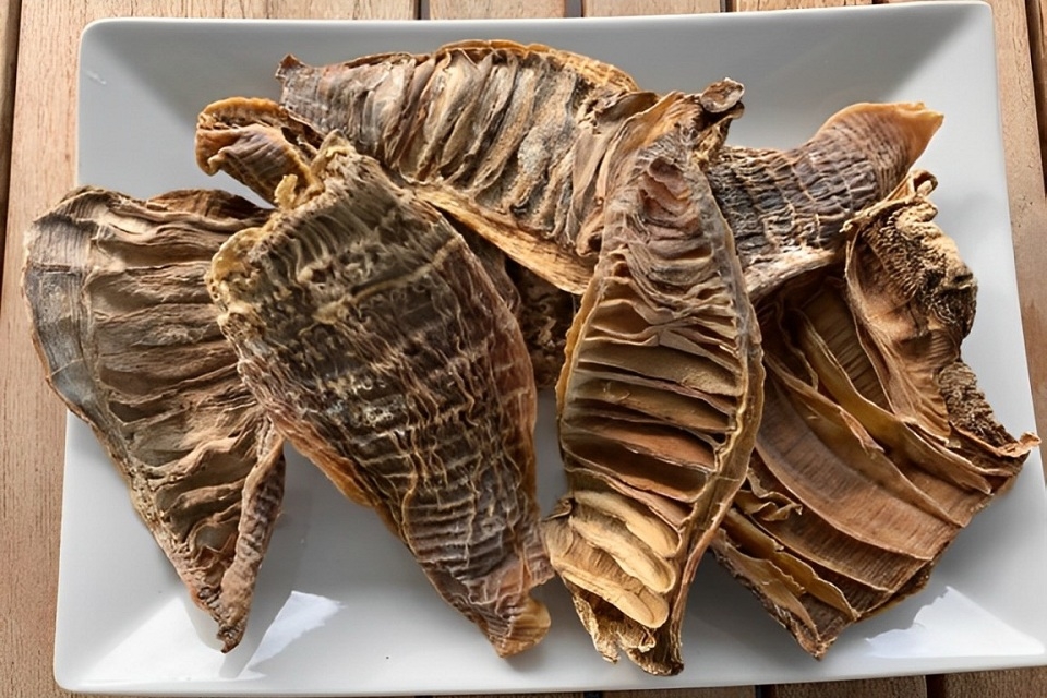 Măng khô bị đen 1