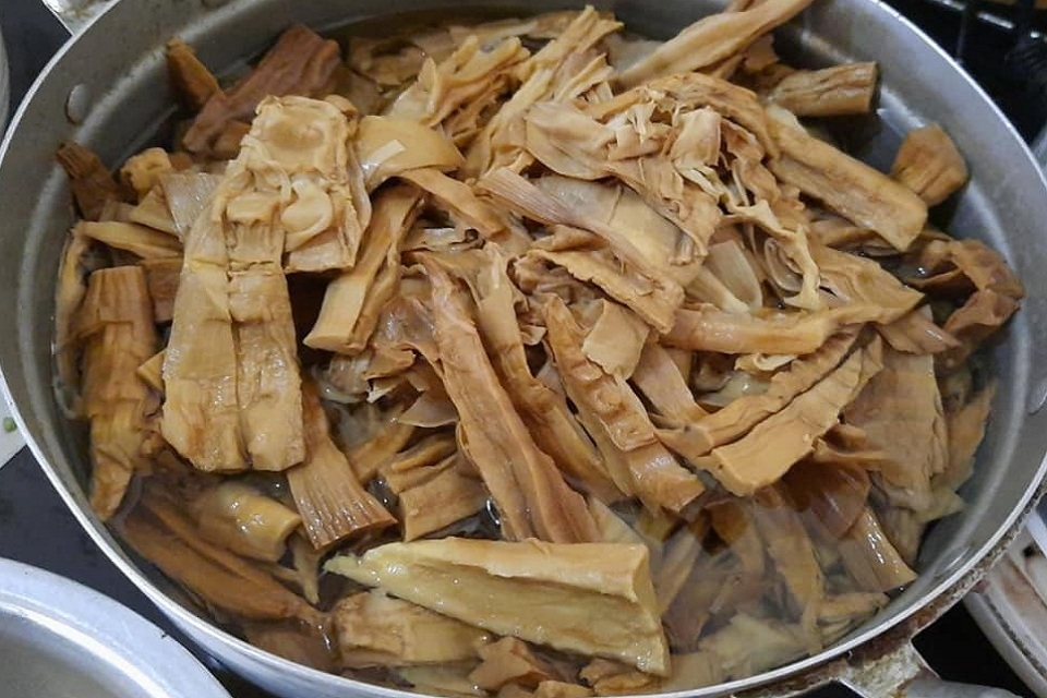 Măng khô bị đen 3
