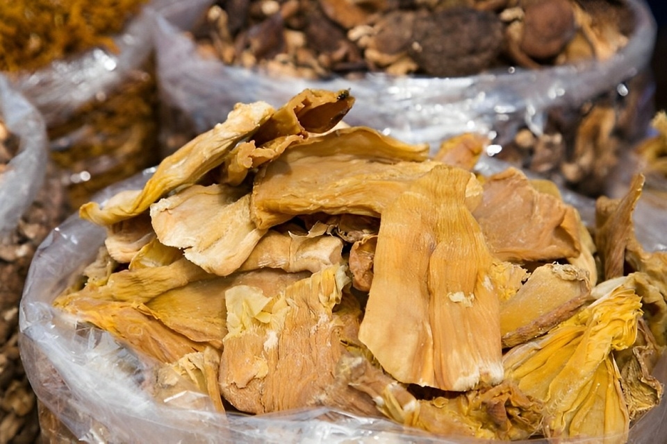 Măng khô bị đen 5