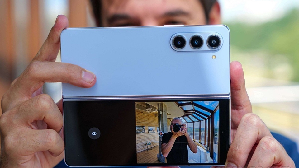 So sánh iPhone 15 Pro Max và Galaxy Z Fold6 (ảnh 6)