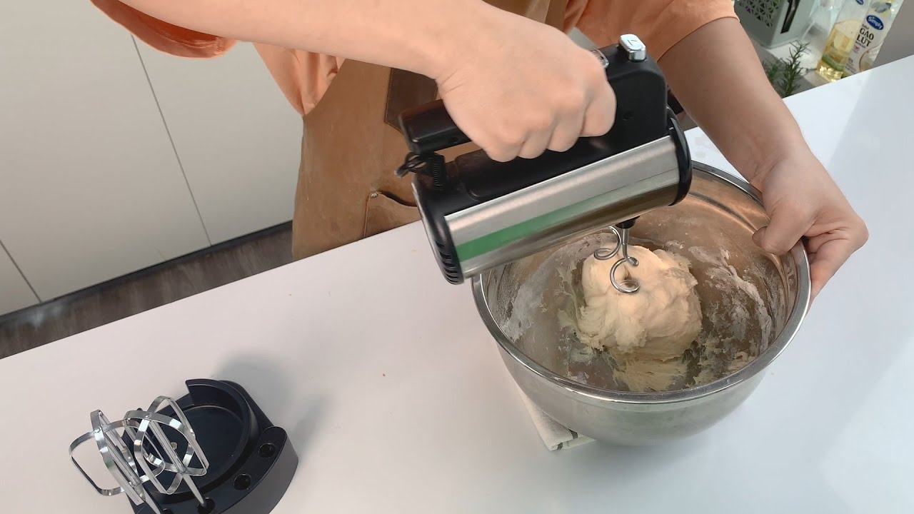 Cách trộn bột bánh mì bằng máy đánh trứng (Ảnh 4)