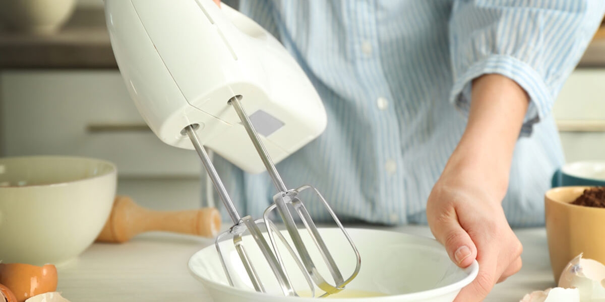 Cách trộn bột bánh mì bằng máy đánh trứng (Ảnh 2)