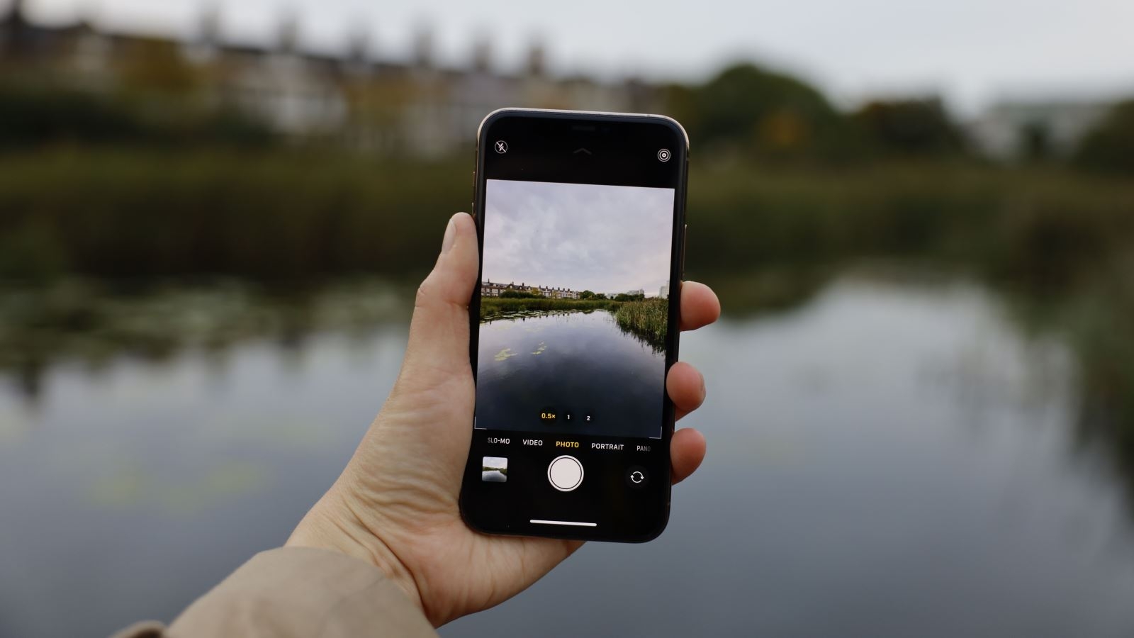 Góc chụp 0.5 trên iPhone Xs Max 4