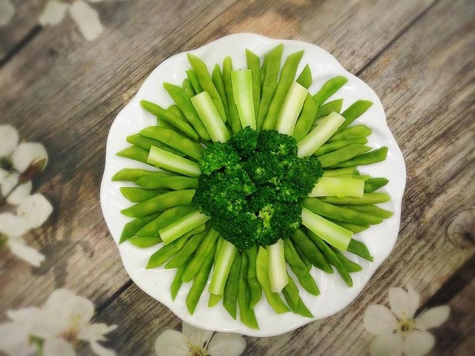 Đồ nướng và rau luộc