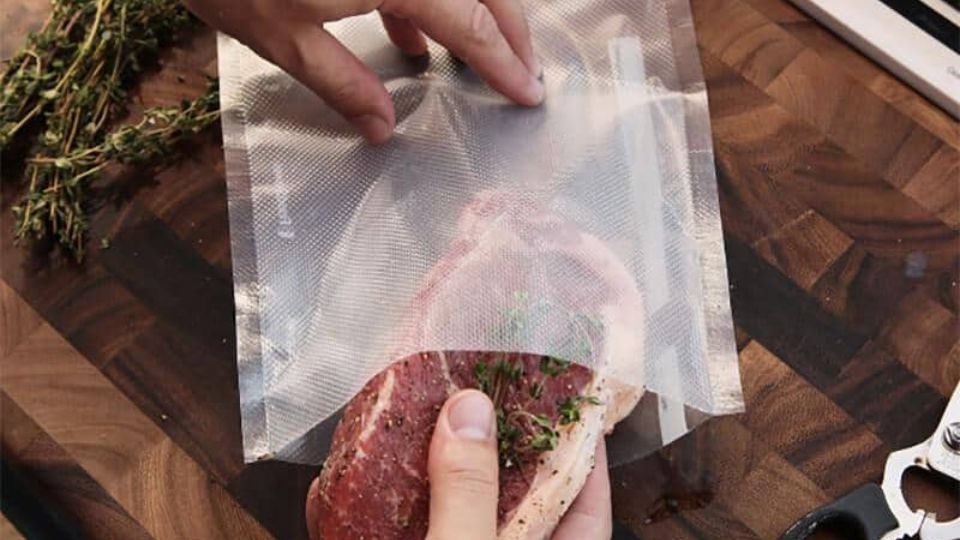 Mức nhiệt độ và thời gian thực hiện sous vide