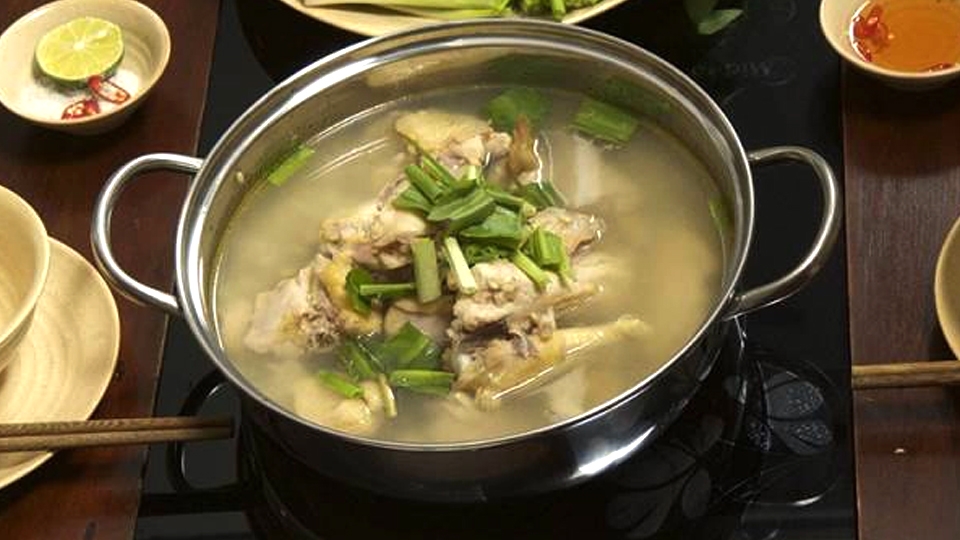 Dấm bỗng tạo vị chua cho món ăn.