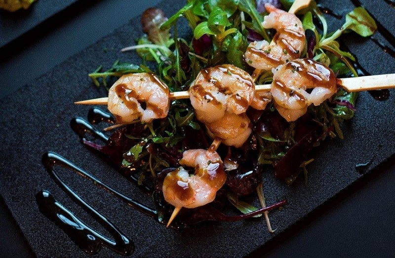 Plating: Nghệ thuật trang trí thức ăn là gì? Các kỹ thuật Plating phổ biến nhất hiện nay 5