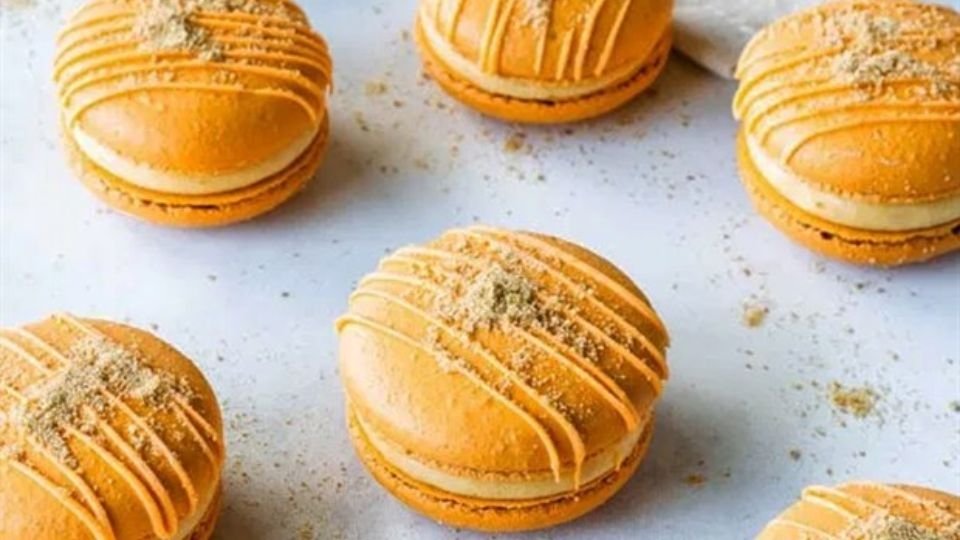 Bánh macaron bí đỏ phô mai