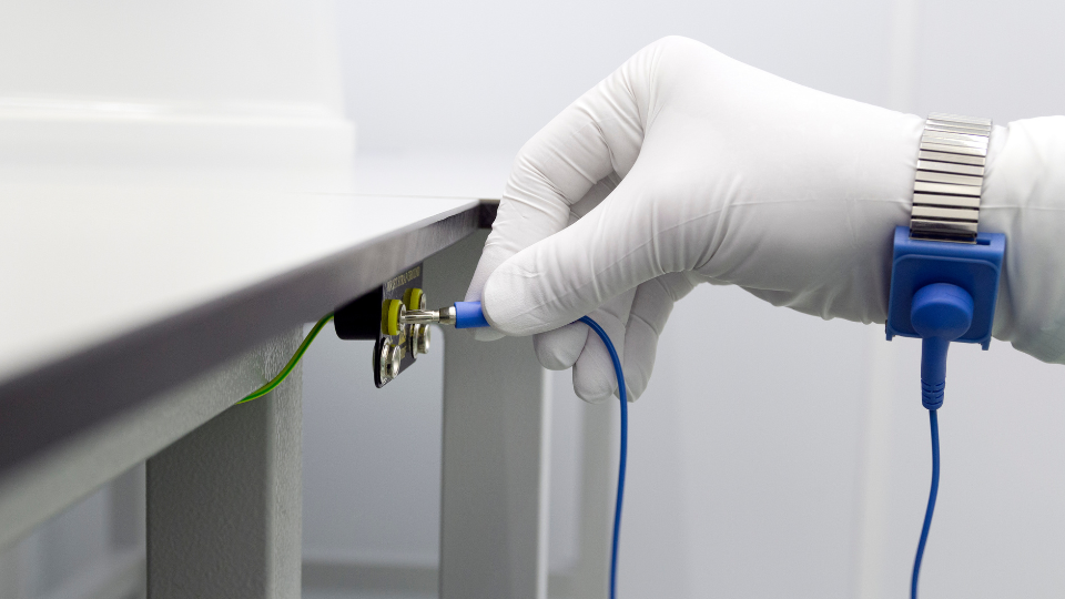 Góc tìm hiểu: Khử tĩnh điện là gì? Nguyên lý hoạt động và tác dụng của khử tĩnh điện 4