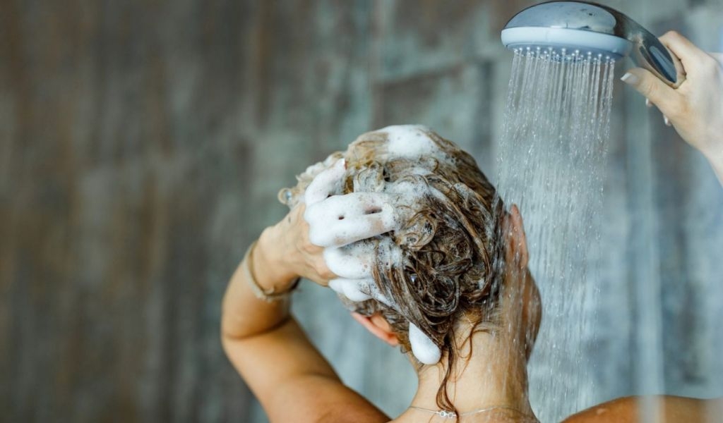Tắm nước lạnh có tác dụng gì? Nên tắm nước nóng hay lạnh và những lưu ý khi tắm  2