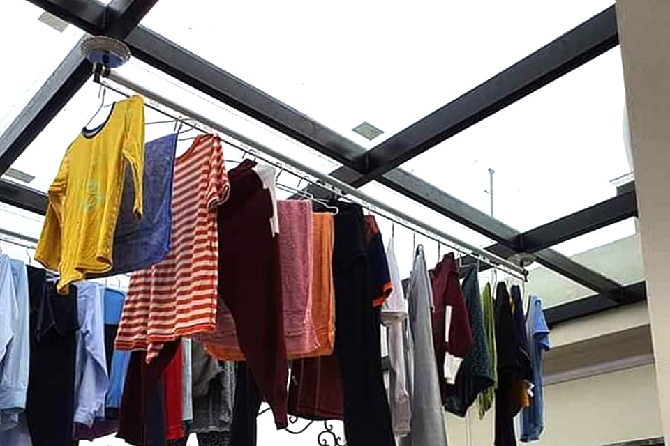 Mẹo phơi quần áo đúng cách để bảo vệ sức khỏe tốt.