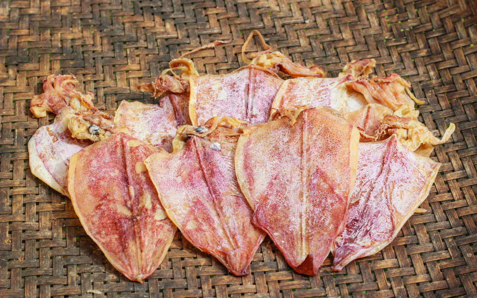 Mực khô là món ăn vặt rất được ưa chuộng