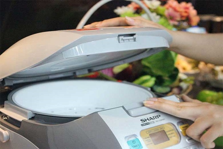 Cách tháo nồi cơm điện 1