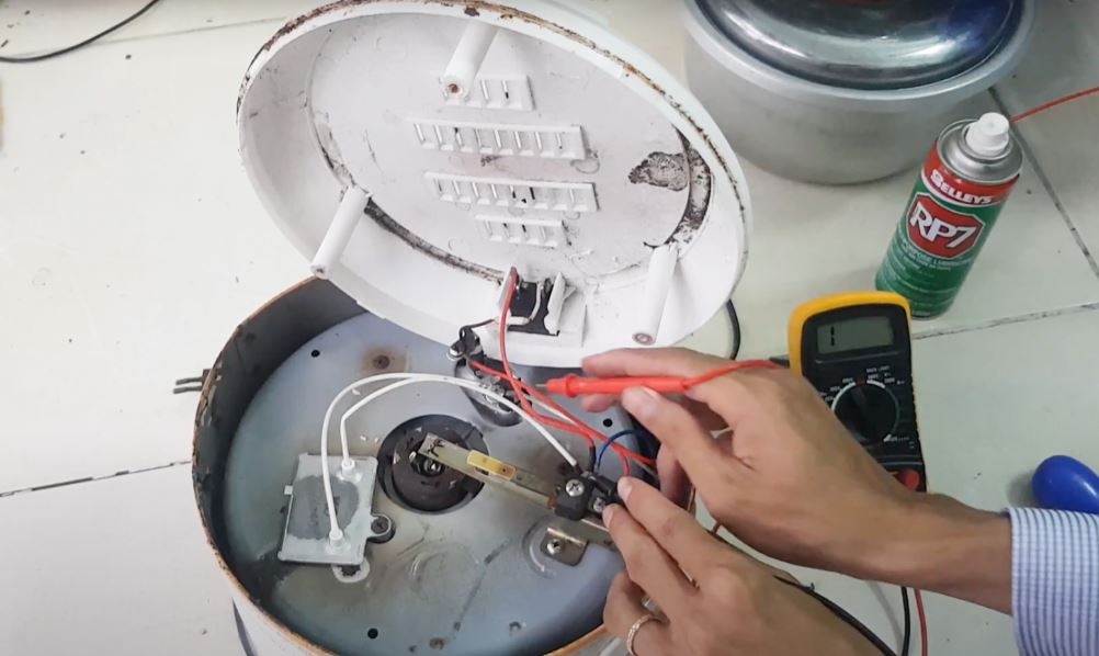 Cách tháo nồi cơm điện 7