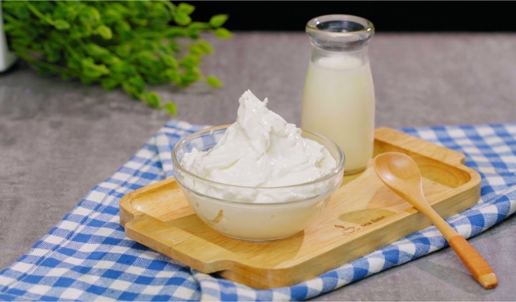 Cách làm sữa chua Hy Lạp bằng nồi cơm điện và từ sữa đậu nành tốt cho sức khỏe 5