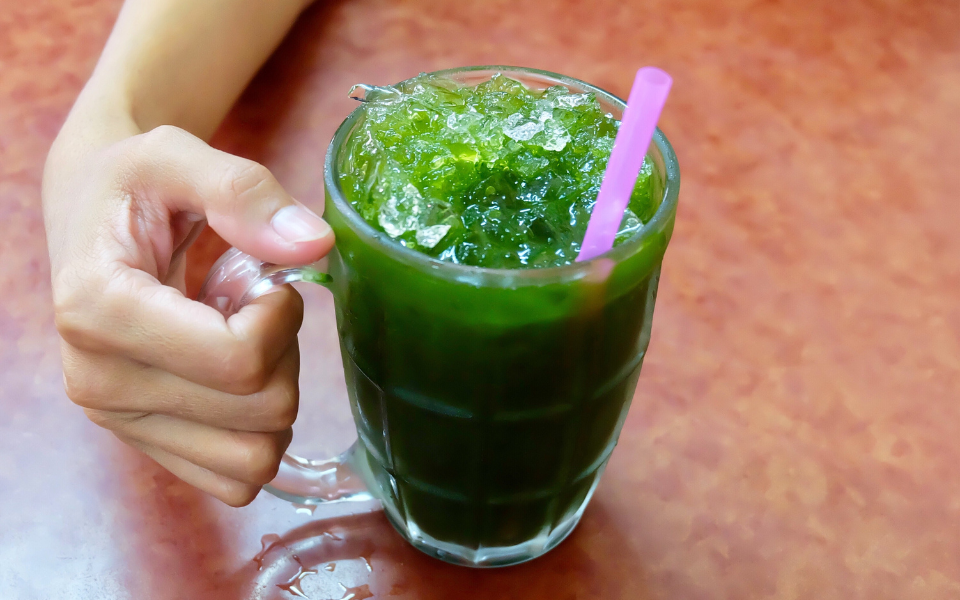 Nước rau má tươi uống tốt nhất vào buổi sáng