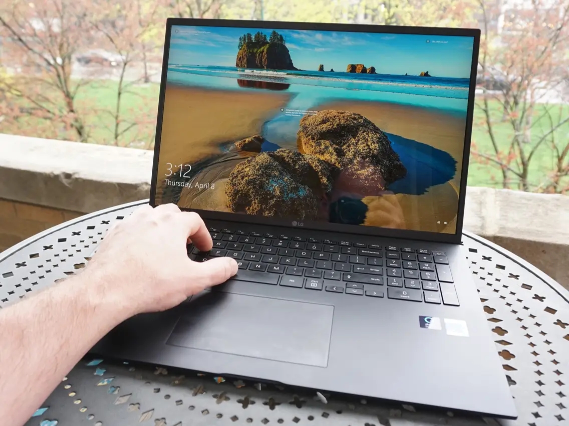 Laptop 17 inch dài rộng bao nhiêu (ảnh 6)