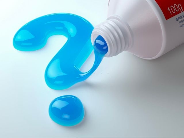 cách giặt tất trắng 6
