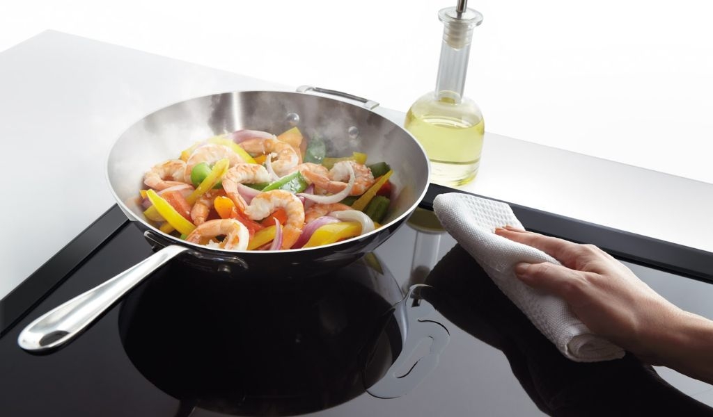 Mặt kính bếp từ bị nứt là do đâu và cách khắc phục? Mặt bếp bị nứt có tiếp tục dùng được không? 5