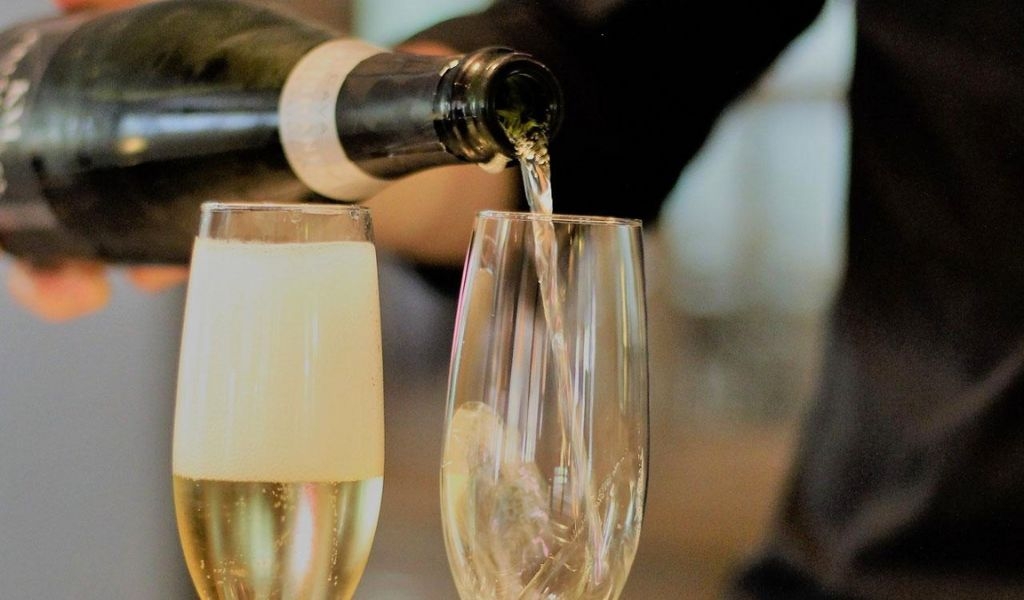 Vang sủi bọt - Sparkling wine là gì? Những điều thú vị có thể bạn chưa biết về vang sủi tăm 2