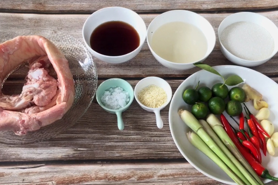 Nguyên liệu cách làm gân bò ngâm sả tắc