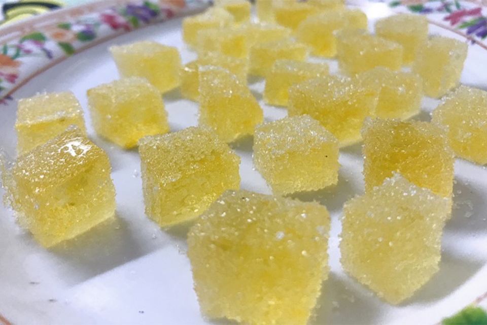 Bước 4: Cắt kẹo