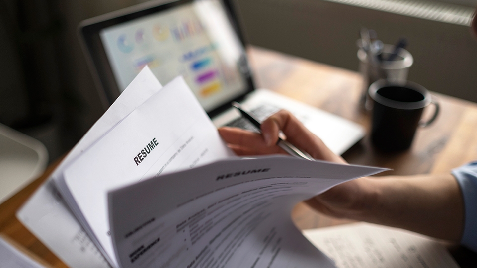 CV là bước đầu tiên người ứng tuyển tiếp xúc với nhà tuyển dụng