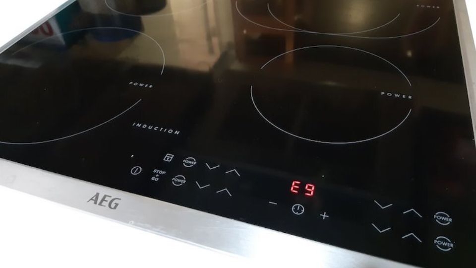 Cách tránh tình trạng bếp từ lỗi E9