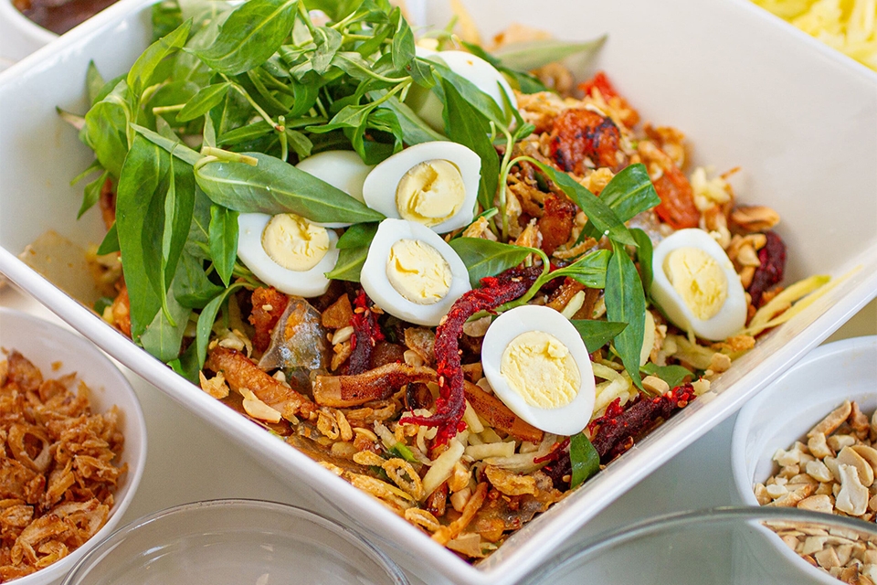 Thành phẩm bánh tráng trộn muối tôm