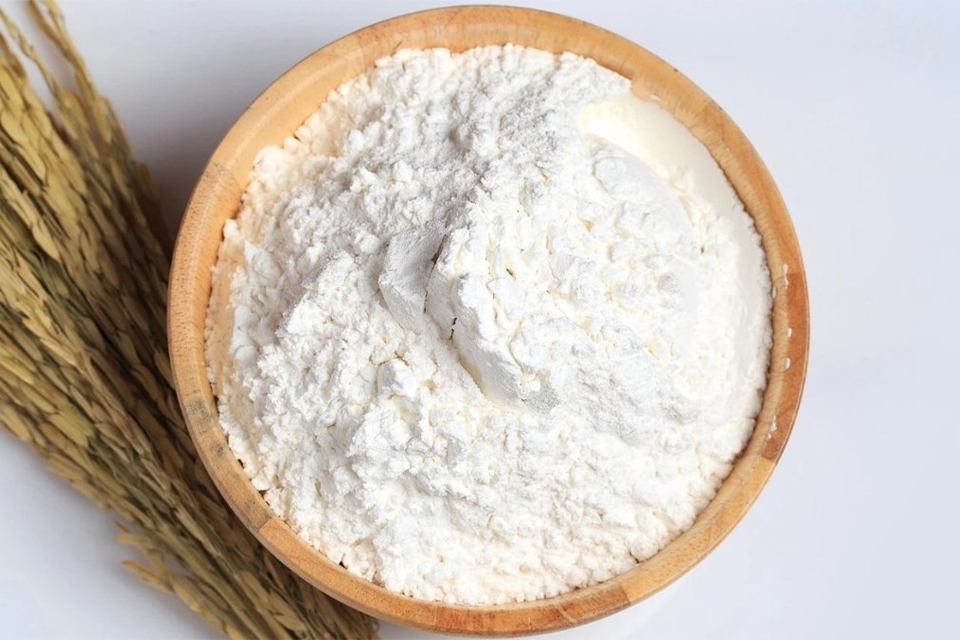 Chuẩn bị nguyên liệu pha bột bánh