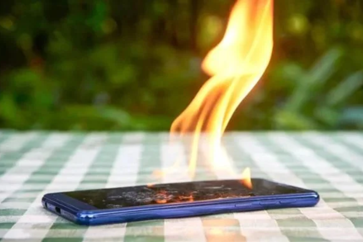 Sử dụng điện thoại trong khi đang sạc pin