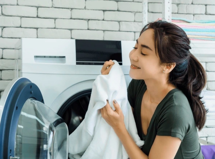 Cách dùng nước xả vải thơm cho máy giặt để quần áo luôn thơm tho như giặt ở tiệm 7
