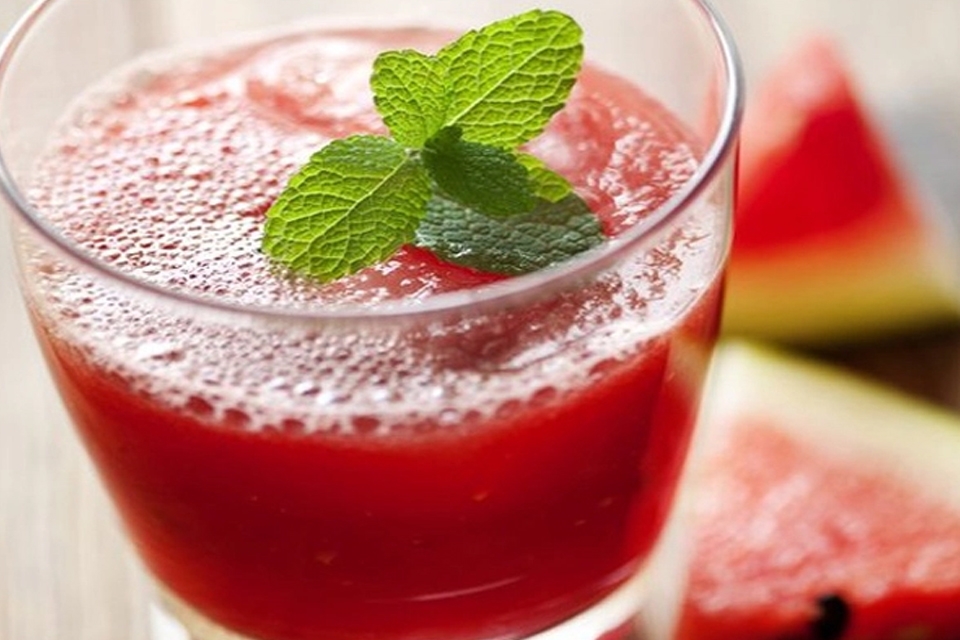 Soda dưa hấu ngọt thanh, mát lạnh và bắt mắt.
