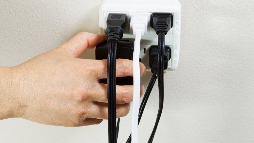 Góc giải đáp: Có nên rút tủ lạnh khi về quê? Cách tiết kiệm điện khi xa nhà  1