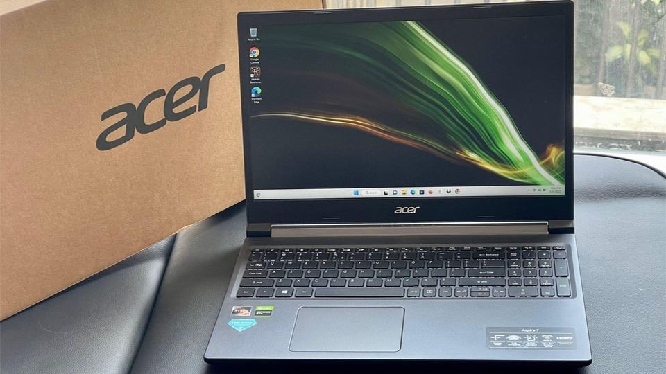 Acer Aspire 7 Gaming A715 sở hữu bộ vi xử lý mạnh mẽ và màn hình chất lượng cao