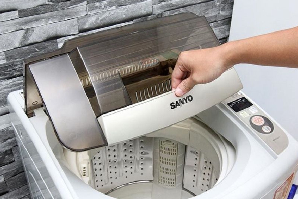 Máy giặt Sanyo vắt kêu to có thể do nhiều nguyên nhân từ lỗi kỹ thuật đến cách sử dụng không đúng cách của người dùng.