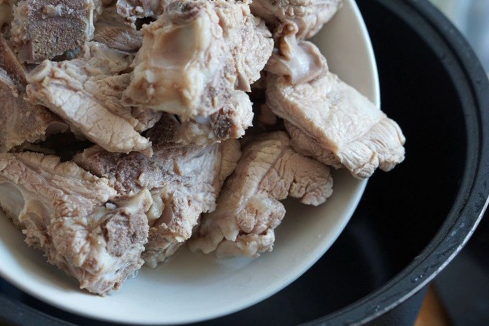 Cách nấu canh bằng nồi cơm điện 3