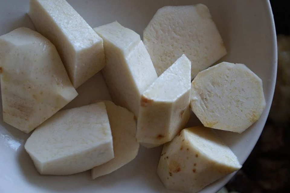 Cách nấu canh bằng nồi cơm điện 6