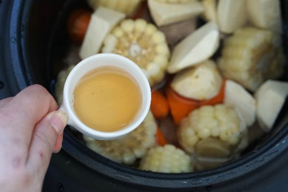 Cách nấu canh bằng nồi cơm điện 10