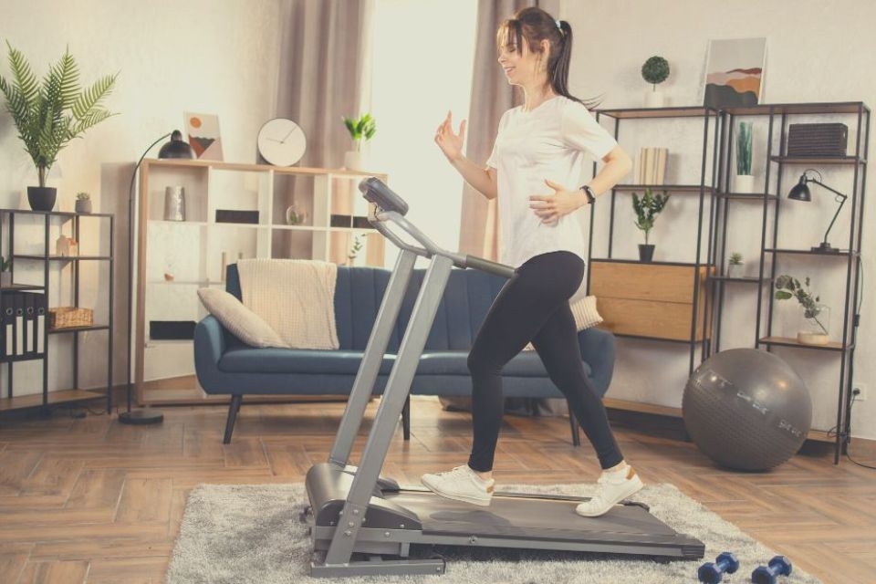 Máy chạy bộ gấp gọn tiết kiệm chi phí
